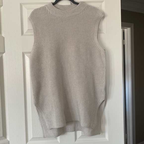 Cream sweater vest - Picture 1 of 1